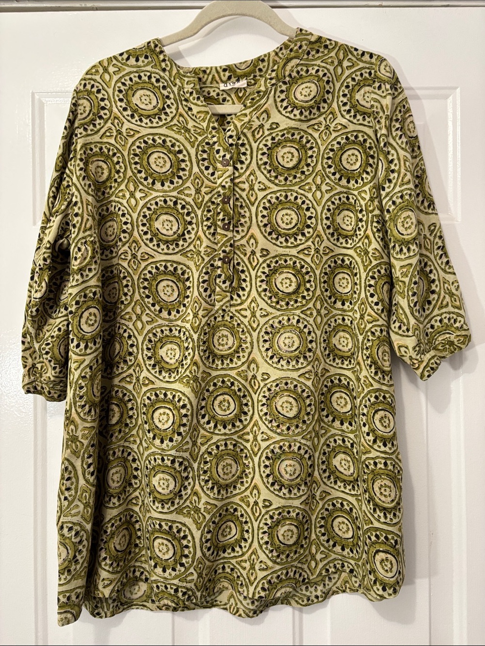Diza Brand top Size Medium